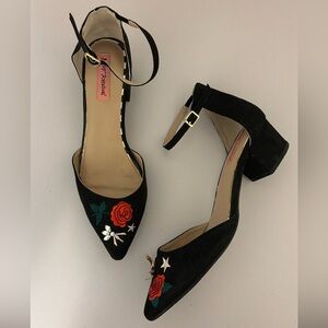 Betsey Johnson Black Embroidered Women's Shoes Bee and Rose Size 9.5